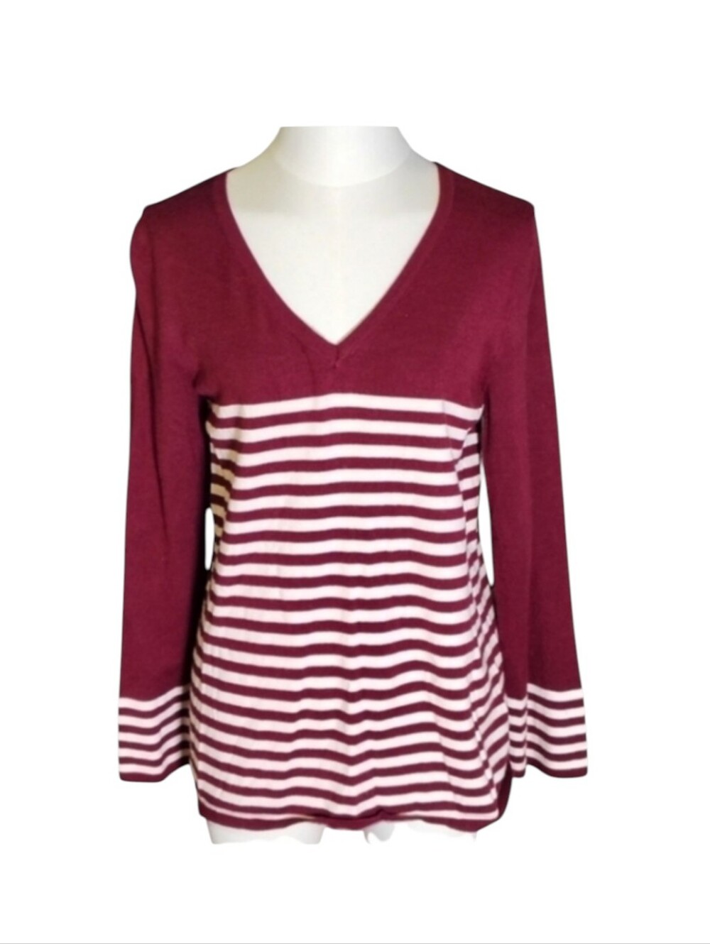 Hannah Super Soft Red and White Striped Long Sleeve V Neck Sweater Size Small